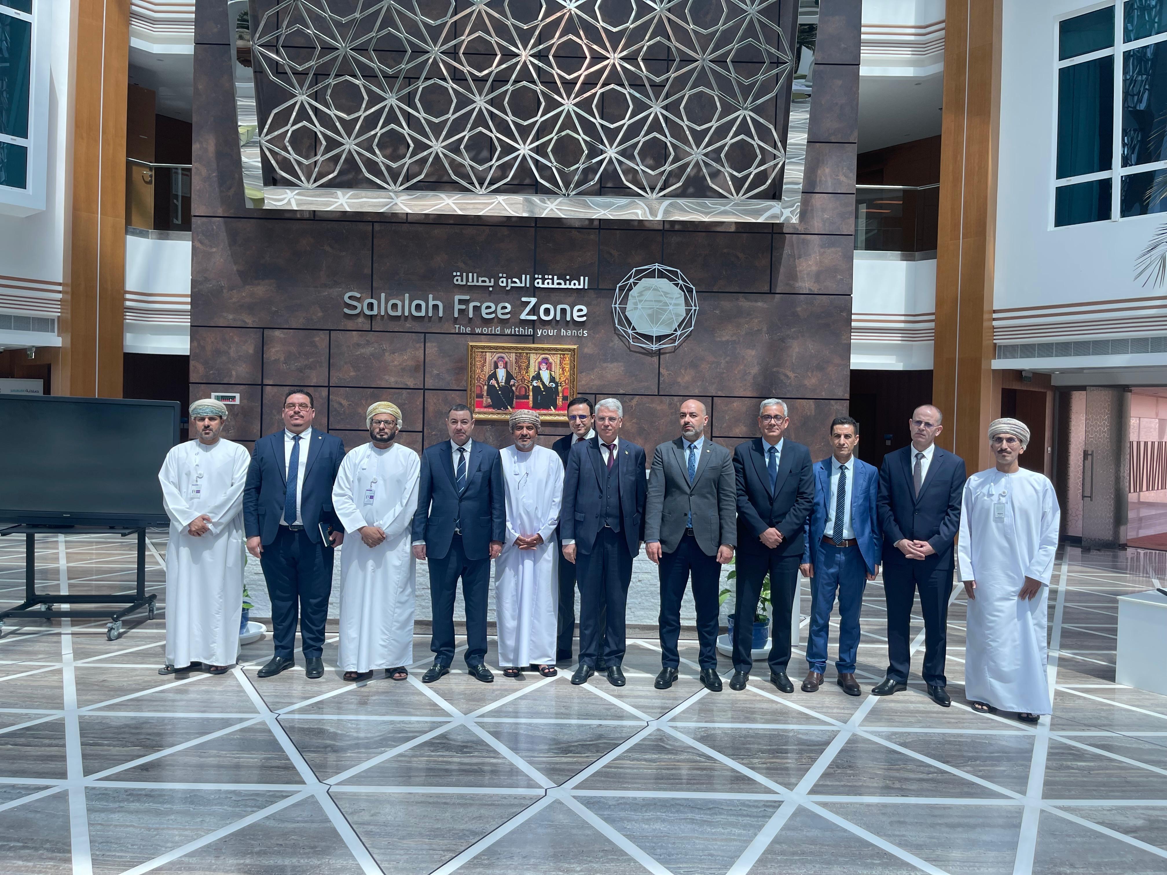 المنطقة الحرة بصلالة تستقبل وزير النقل الجزائري